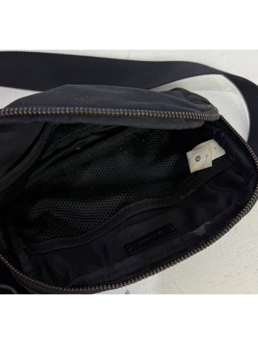 Lululemon Everywhere Belt Bag Black Adjustable Strap Compact Lightweight - Picture 8 of 9